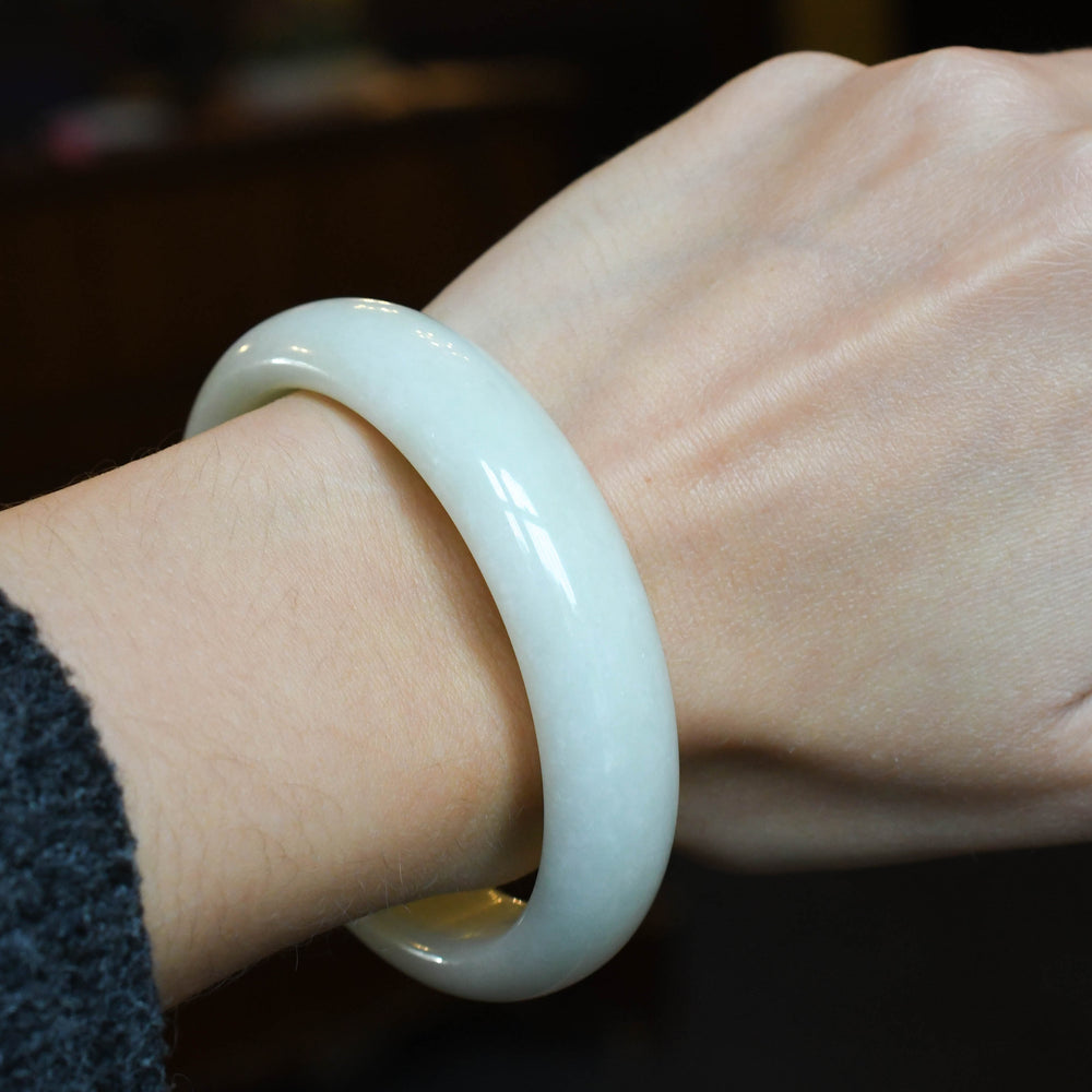 Art Deco White Jade Bangle