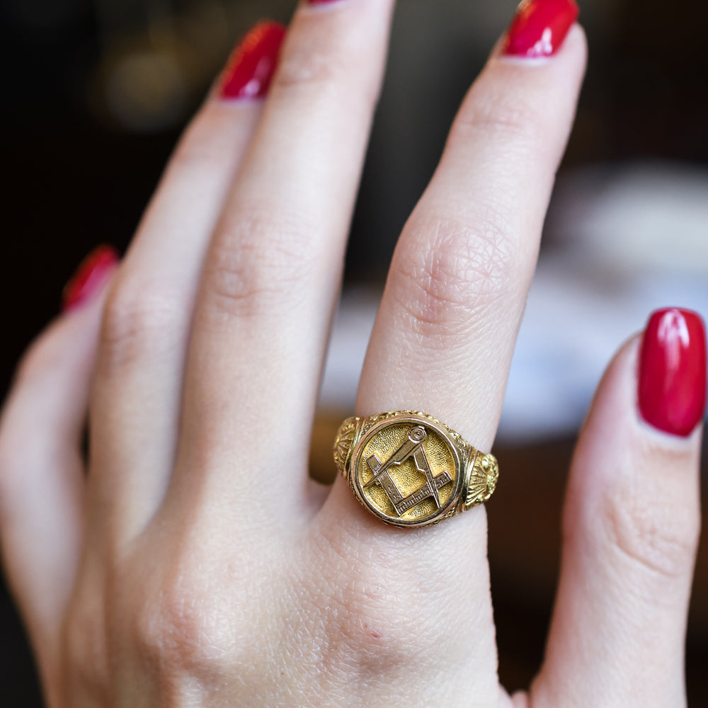 Victorian 18k Gold Masonic Signet Ring