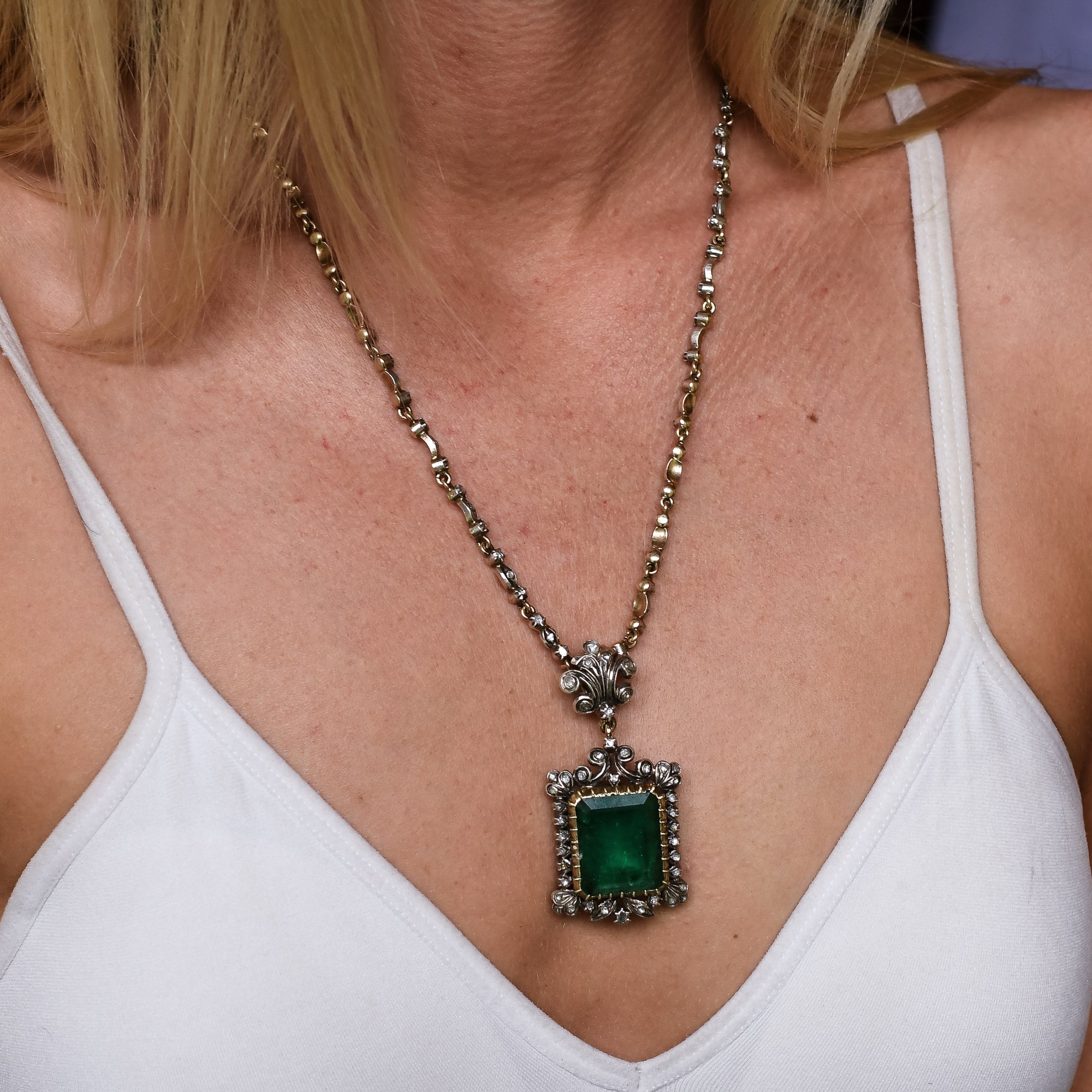 Emerald Pendant – Hamra Jewelers