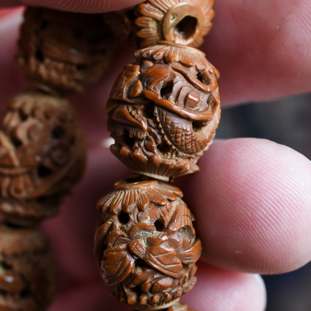 19th Century Chinese Heidao Carved Beads Bracelet