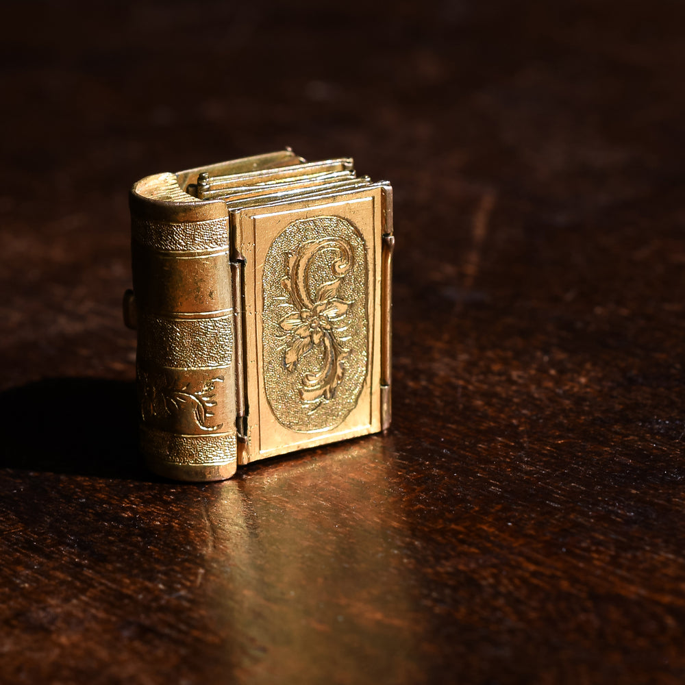 Victorian SOUVENIR Fold Out Book Bracelet